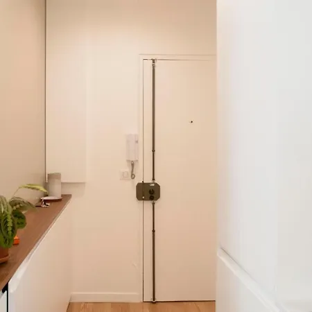 Apt Loft Style Design In Paris * פריז